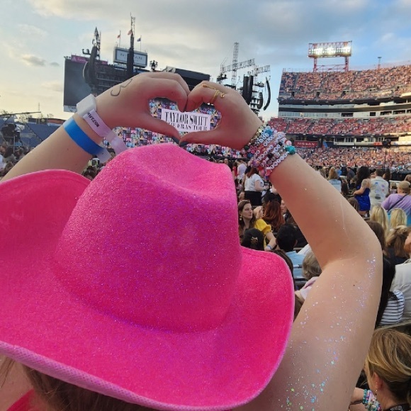 Meet your Posher, Sybilla - Picture 1 of 1